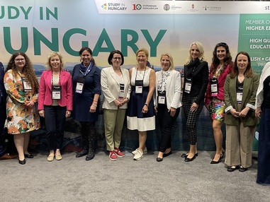 Rugalmass&aacute;g, Meg&uacute;jul&aacute;s, K&ouml;z&ouml;ss&eacute;g